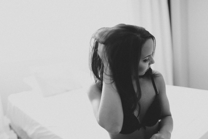 kelowna, lifestyle, boudoir, woman, girl, lingerie, naked, lust, sensual, mother, body, confidence, lace, mood, passion, trinacaryphotography